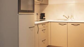 Apartment, Garden View | Private kitchen | Fridge, oven, stovetop, dishwasher
