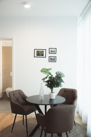 Apartment, Garden View | Dining
