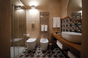 Superior Triple Room | Bathroom | Hair dryer, towels, soap, shampoo