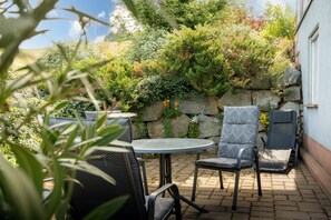 Outdoor dining - Hofgut Wörner Holiday Home – Garden Apartment / Vineyards / Terrace / Winery (Durbach)