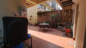 Outdoor dining - Perfect 3-bedroom apartment in gorgeous Kathmandu with fitness room (Kathmandu)