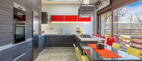Fridge, microwave, oven, stovetop