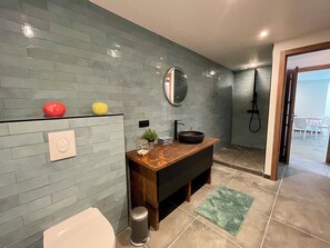 Bathroom - Vrbo Property (Ciboure)