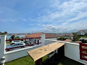 Outdoor dining - Vrbo Property (Ciboure)