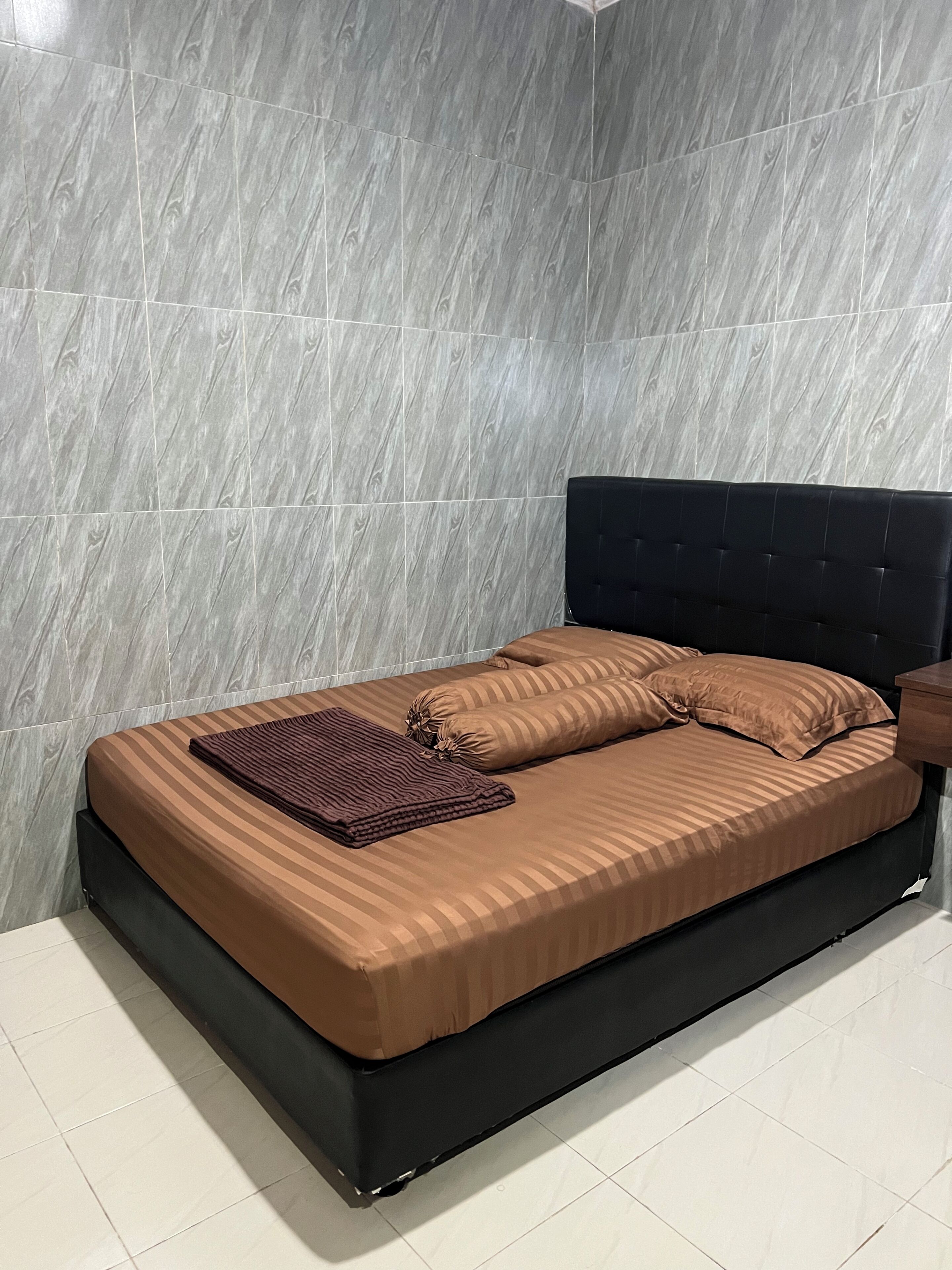 Elite Room, Private Bathroom | Desk, iron/ironing board, free WiFi