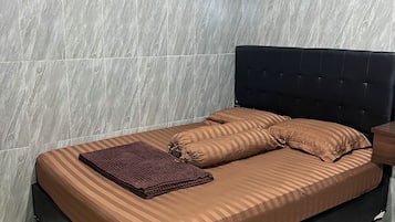 Elite Room, Private Bathroom | Desk, iron/ironing board, free WiFi