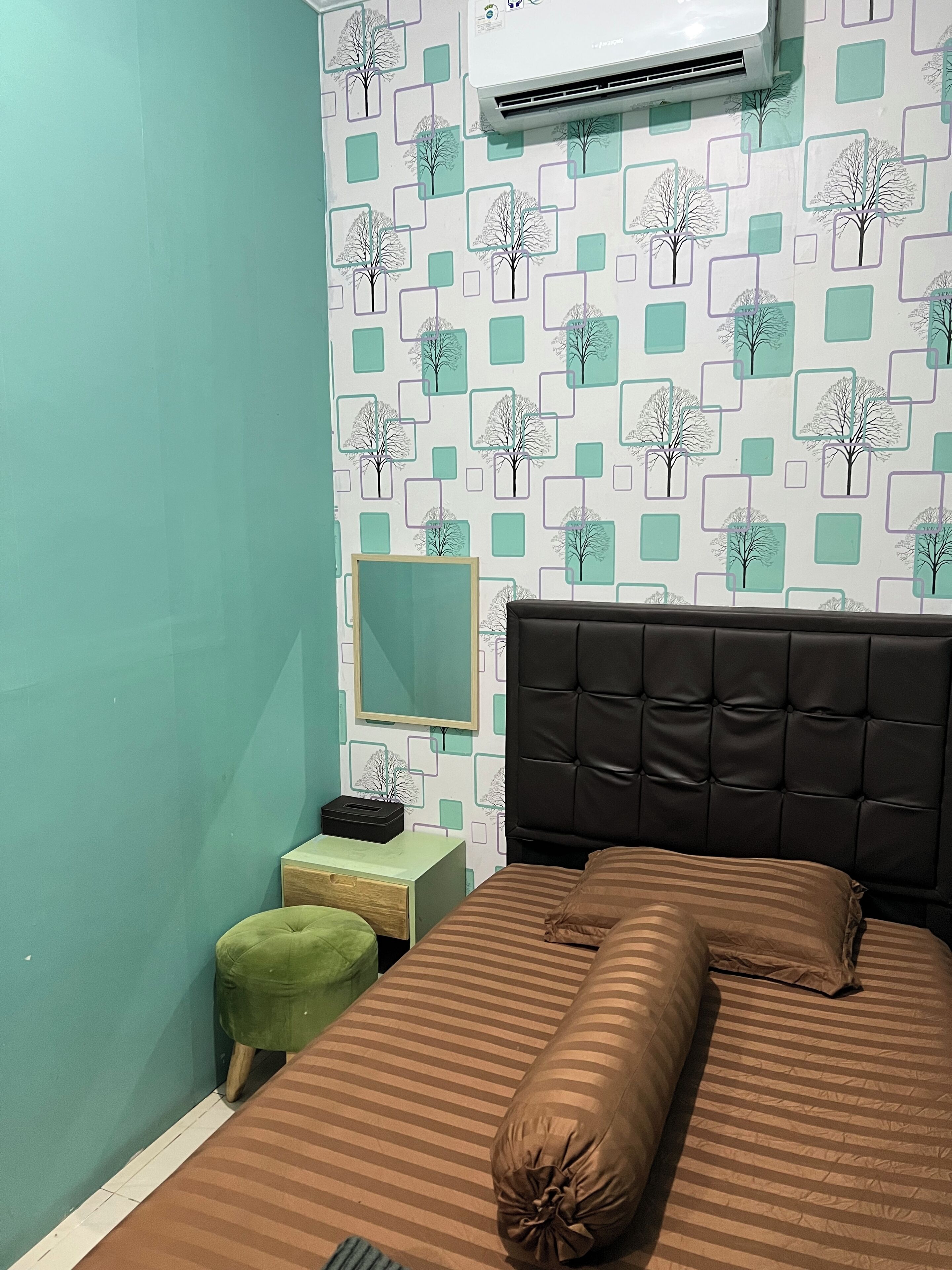 Basic Room, Shared Bathroom