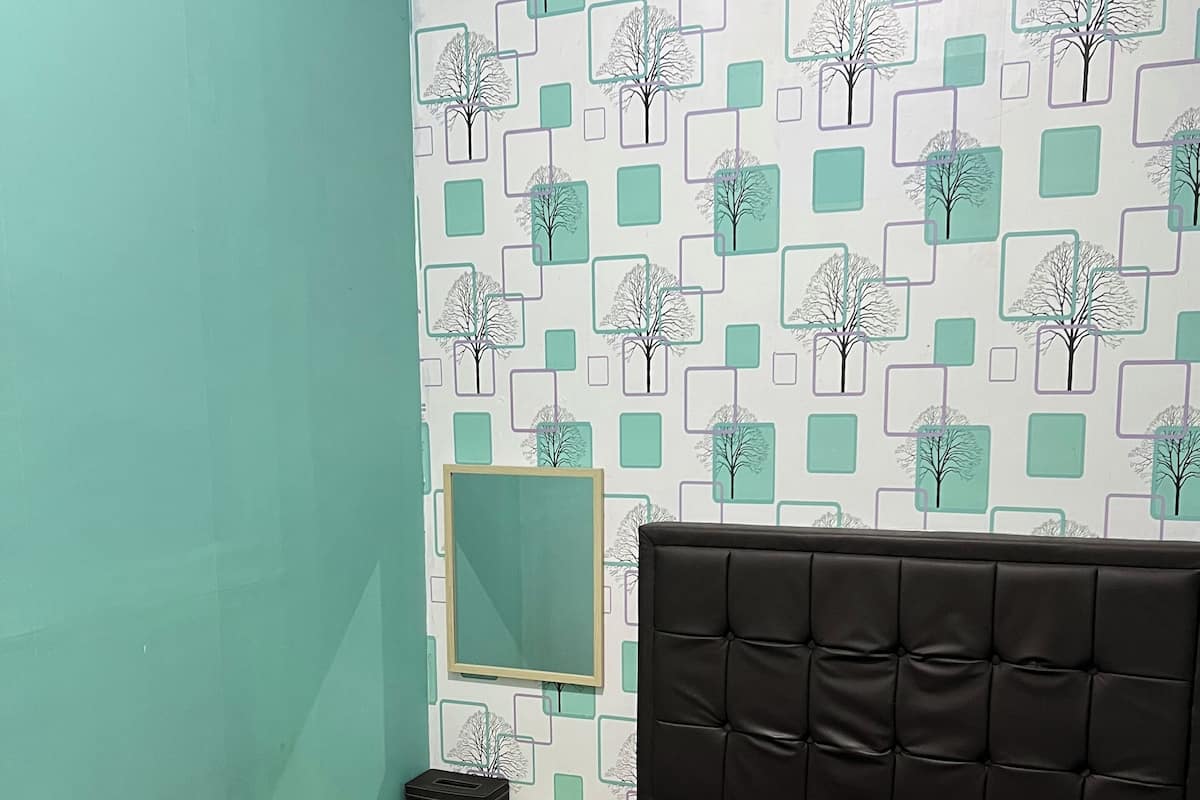 Basic Room, Shared Bathroom