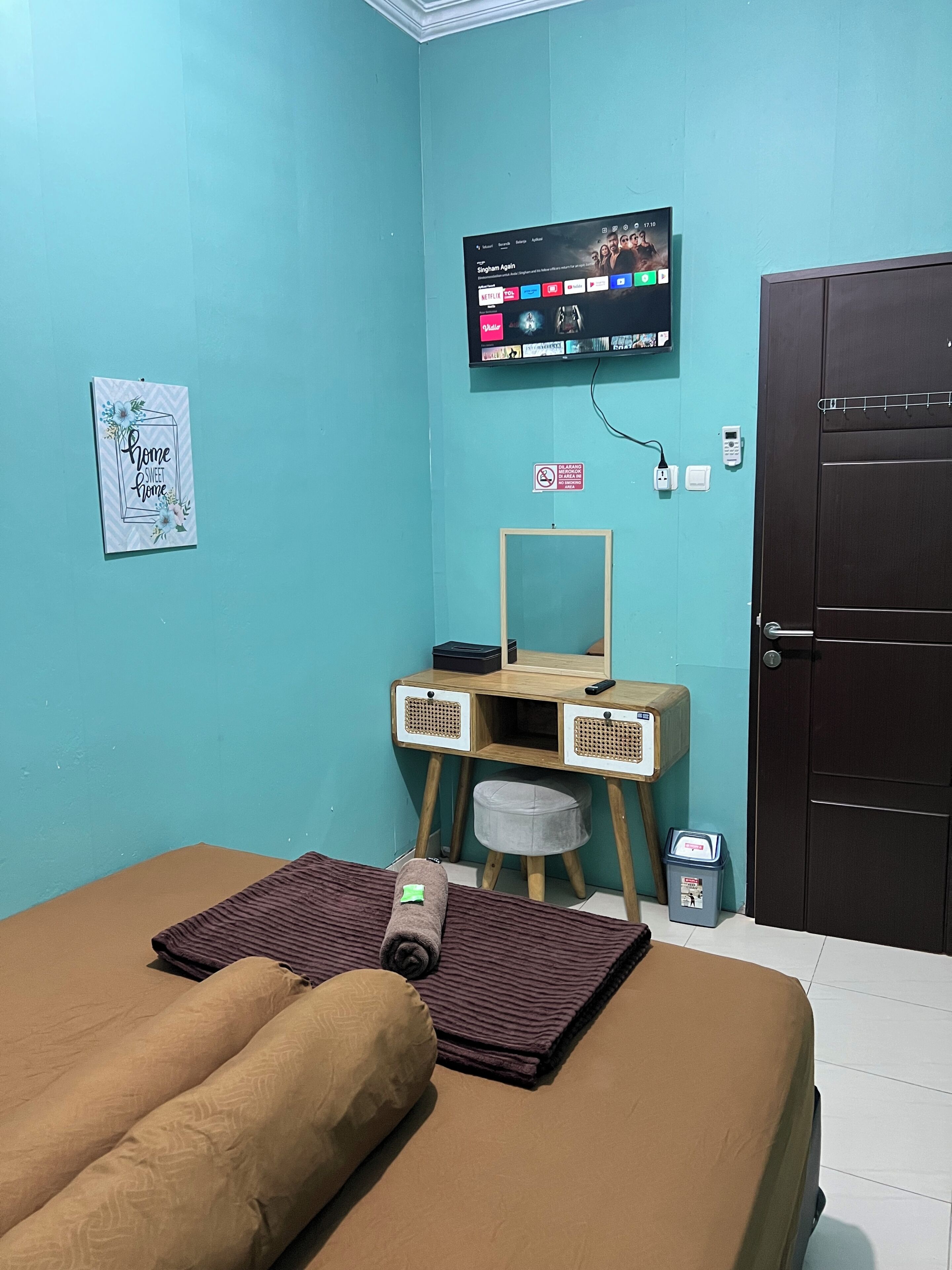 Deluxe Room, Shared Bathroom