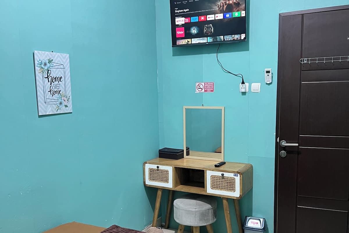 Deluxe Room, Shared Bathroom