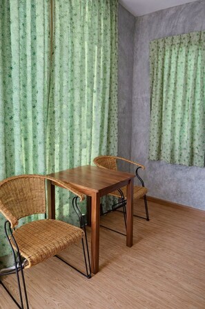 Superior-Doppel- oder -Zweibettzimmer, Gartenblick | Speisen