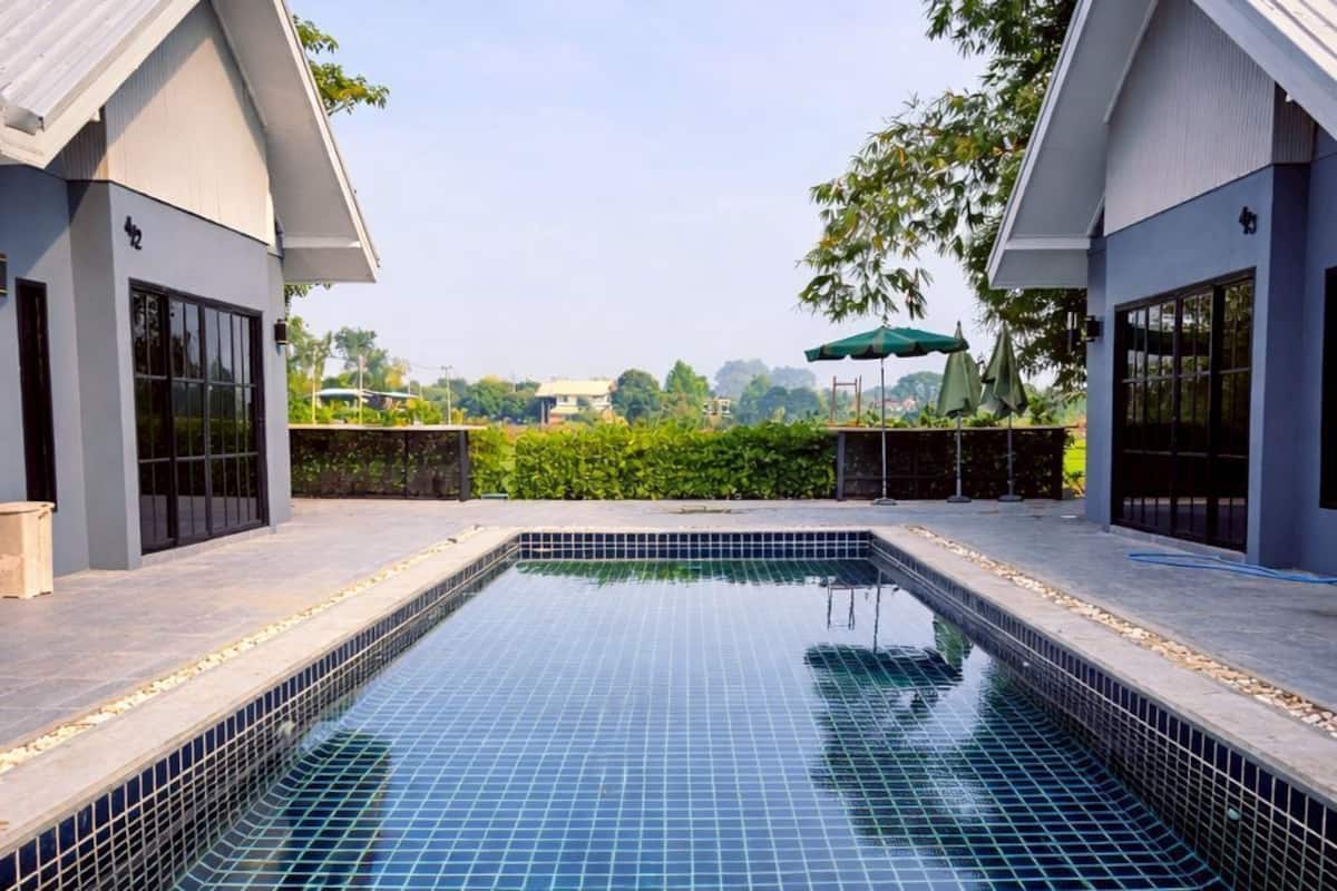 Quarto casal ou duplo família, vista para o jardim | Piscina