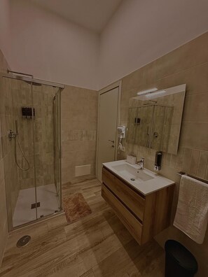Hair dryer, towels, soap, toilet paper - Cozy vacation home in the heart of the historic center of Naples (Napoli)