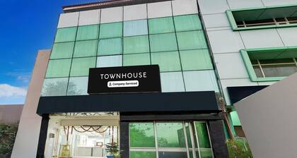 Super Townhouse Formerl Hotel Hm Crystal