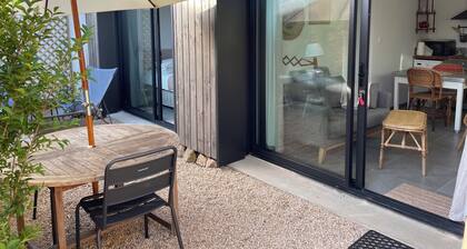 Logement avec terrasse Ă 3 minutes de la mer et des commerces