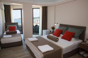 Camera tripla, balcone, vista mare