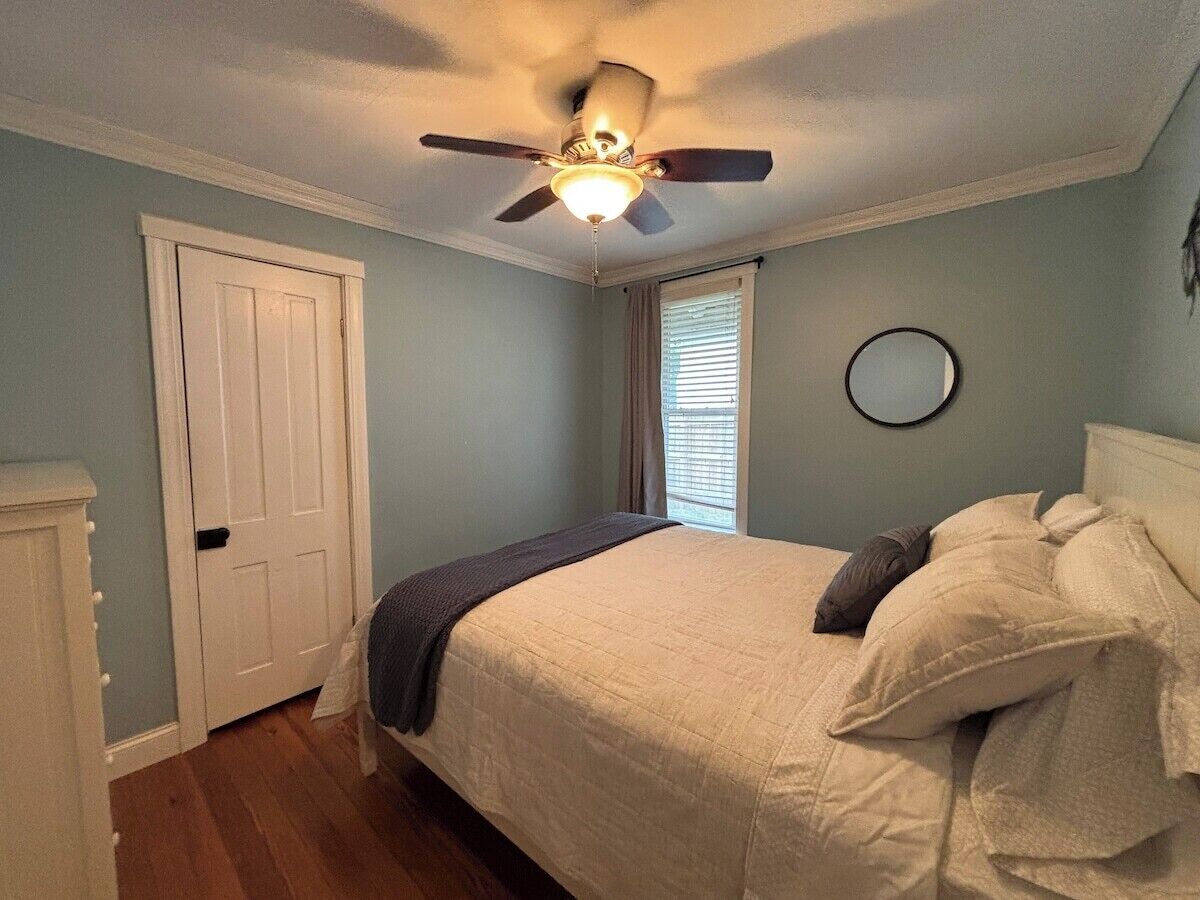 3 bedrooms, iron/ironing board, travel cot, free WiFi