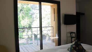 Double Room, Garden View | Premium bedding, pillow-top beds, blackout curtains, soundproofing