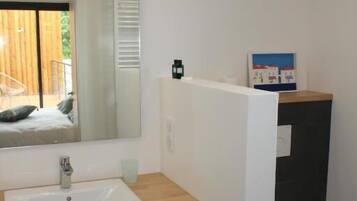 Double Room, Garden View | Bathroom