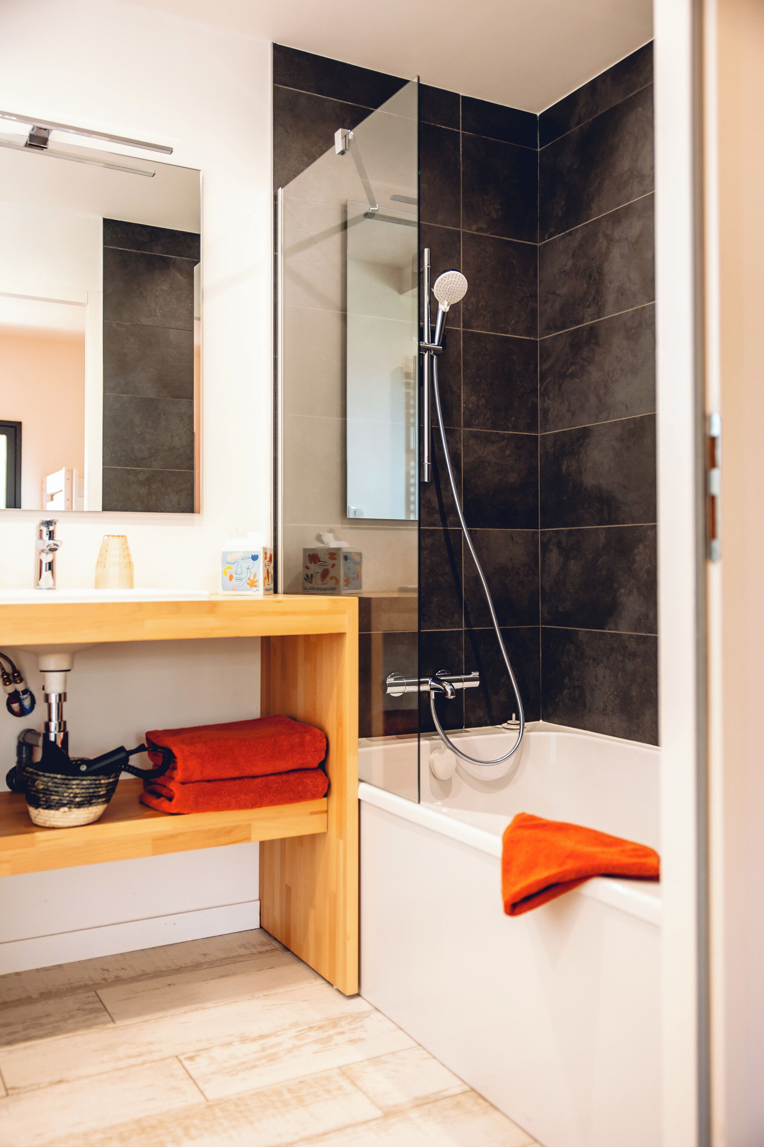 Chambre Quadruple, vue jardin | Salle de bain
