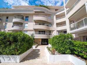 House - Royal Palm by Interhome (Cannes)
