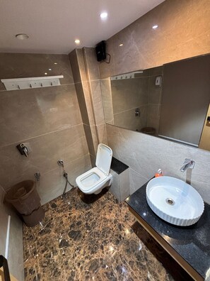 Deluxe Room | Bathroom - Hotel Singh Empire (Sagar)
