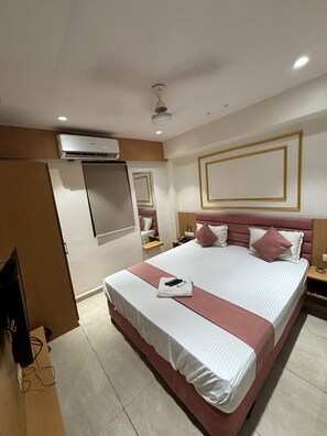 Deluxe Room - Hotel Singh Empire (Sagar)