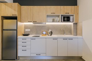 Fridge, microwave, coffee/tea maker, toaster - DeMar No 3 by RentalsPro - Agios Nikolaos (Agios Nikolaos)