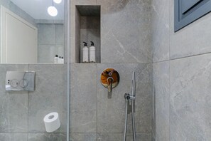 Hair dryer, towels - DeMar No 3 by RentalsPro - Agios Nikolaos (Agios Nikolaos)