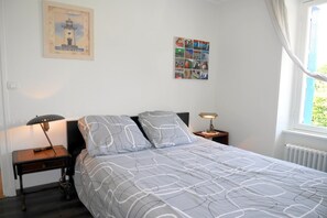 3 bedrooms, iron/ironing board - Panoramic Sea View Retreat in Brittany (Lampaul-Plouarzel)