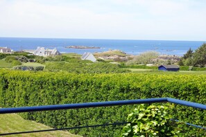 Property grounds - Panoramic Sea View Retreat in Brittany (Lampaul-Plouarzel)