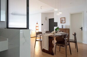 Dining - Perfect 3-bedroom apartment with AC 50m to Metro Prime Shanghai Location (Shanghai)