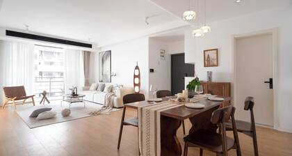 Perfect 3-bedroom apartment with AC 50m to Metro Prime Shanghai Location
