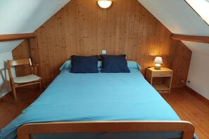3 bedrooms, travel cot - Breton Stone Cottage by Sandy Beaches (Landéda)