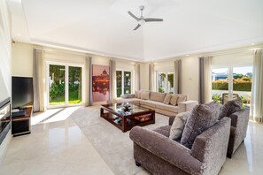 TV - Private Paradise Villa w/ Pool & Golden Light (Cascais)