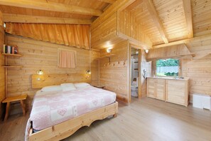 1 bedroom, WiFi, bed sheets - Pet-Friendly Mountain Cabin with Pond and Garden in Pieve di Cadore, Dolomites (Pieve di Cadore)