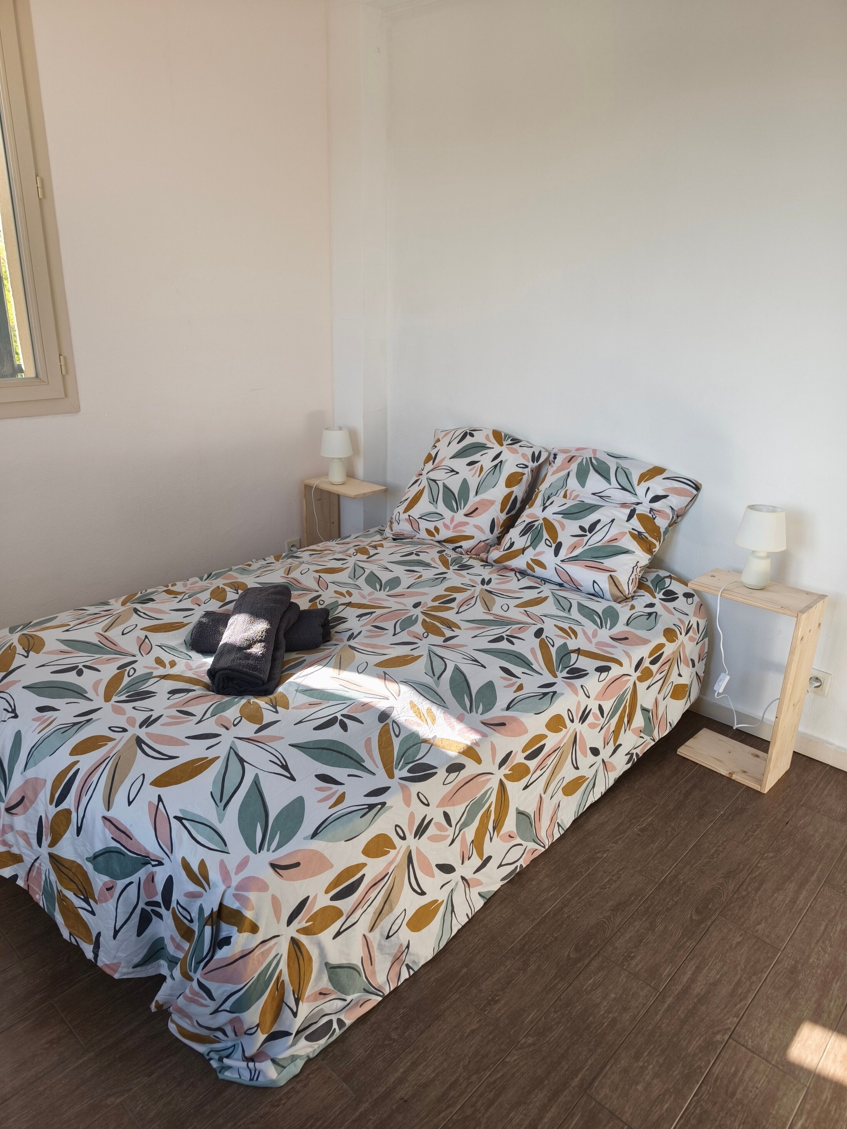 4 chambres, fer et planche à repasser, Wi-Fi, draps fournis