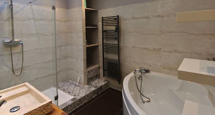 Villa « Laurent » avec piscine privée aux portes de Lyon