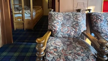 1 bedroom, bed sheets