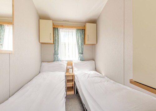 Bronze 3 Bedroom Caravan, Sleeps 8. With parking.P