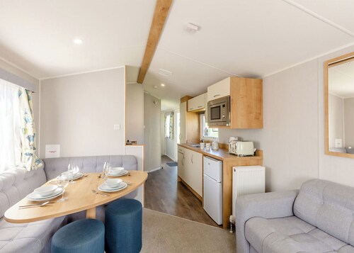 Bronze 3 Bedroom Caravan, Sleeps 8. With parking.P