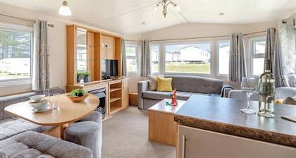 Silver Caravan, Sleeps 8. With dedicated parking.