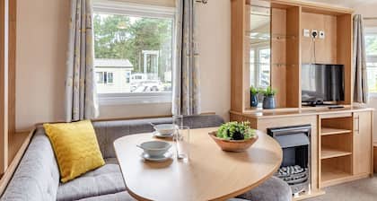 Silver Caravan, Sleeps 8. With dedicated parking.