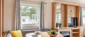 Silver Caravan, Sleeps 8. With dedicated parking.
