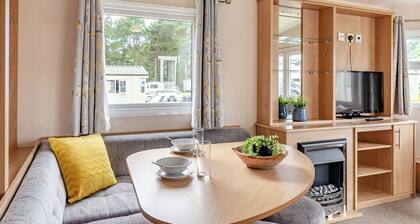 Silver Caravan, Sleeps 8. With dedicated parking.