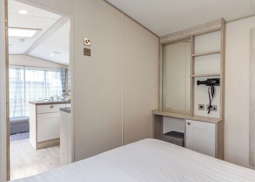 Bronze Premium 1 Bedroom Caravan, Sleeps 2.P