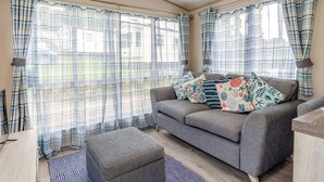 TV - Bronze Premium 1 Bedroom Caravan, Sleeps 2.P (Kidwelly, Carmarthenshire)