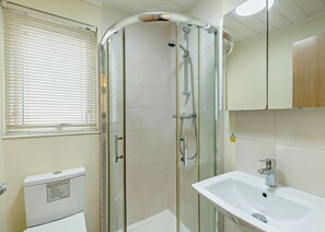 Bathroom - Superior Lodge. With parking, ensuite and decking. (Great Yarmouth)