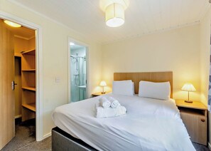 2 bedrooms - Superior Lodge. With parking, ensuite and decking. (Great Yarmouth)