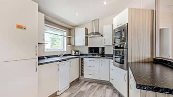 Fridge, oven, stovetop, toaster